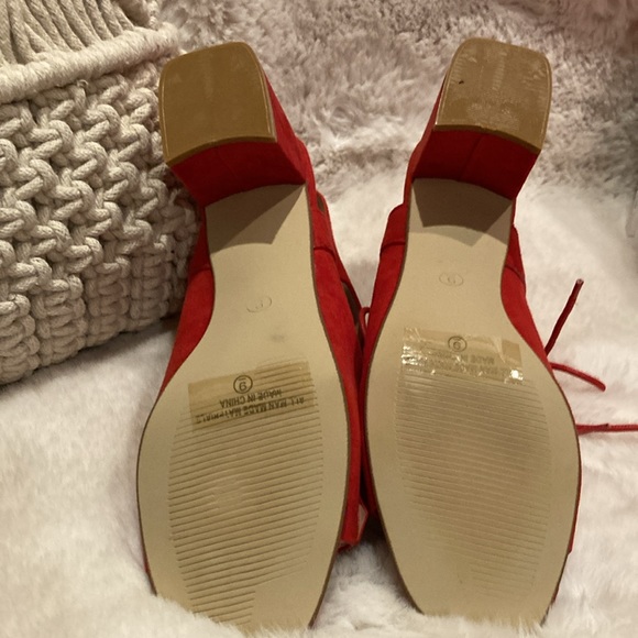 Faux suede lace up chunky sling backs. Size 9. - Picture 3 of 10